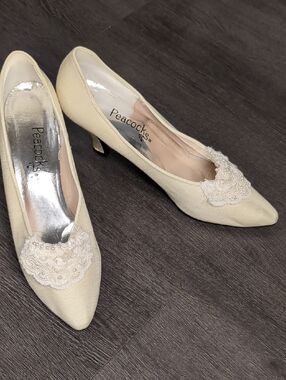 Vintage Peacocks Ivory Lace Pearl Pointed Toe Kitten Heels Wedding